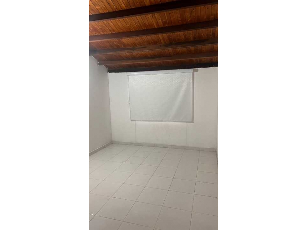 Vendo, El Tabor, acogedora casa independiente, en excelente condición